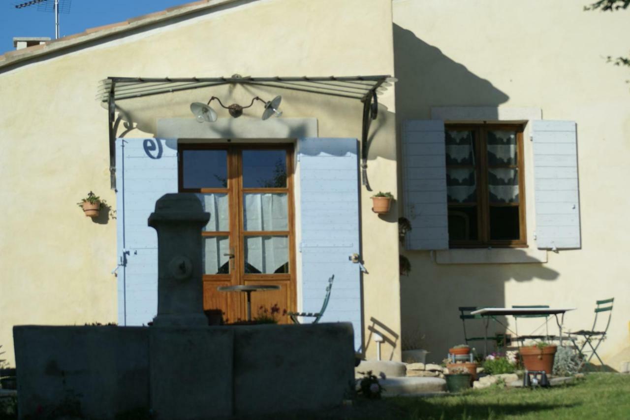 Chambre D'Hotes La Chenaie Venasque Exterior photo